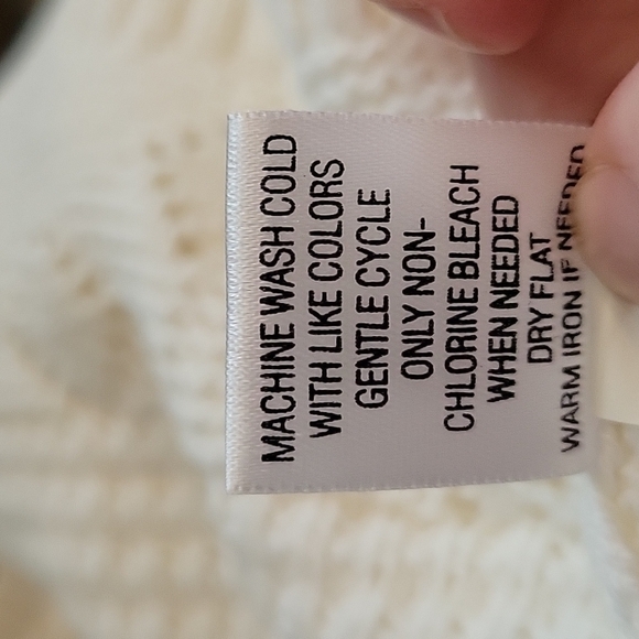 Croft & BARROW off-white cowl neck sweater. Size is 1X. Nice pattern. - Picture 8 of 8